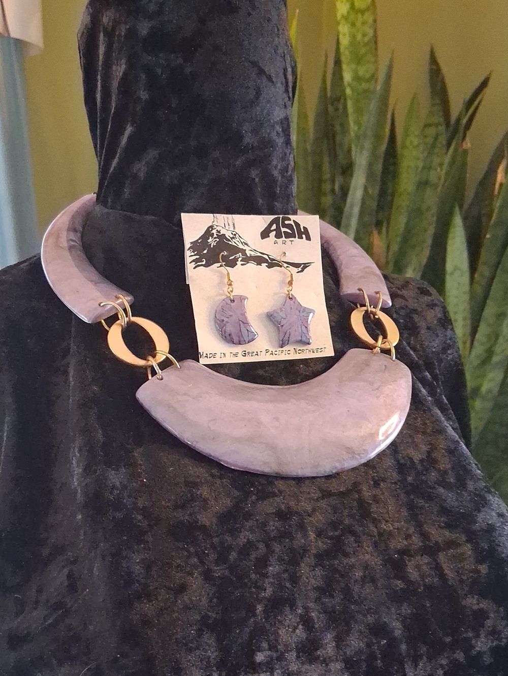 Ash Lavender-Toned Statement Necklace 18 In. with Gold Rings & Earrings